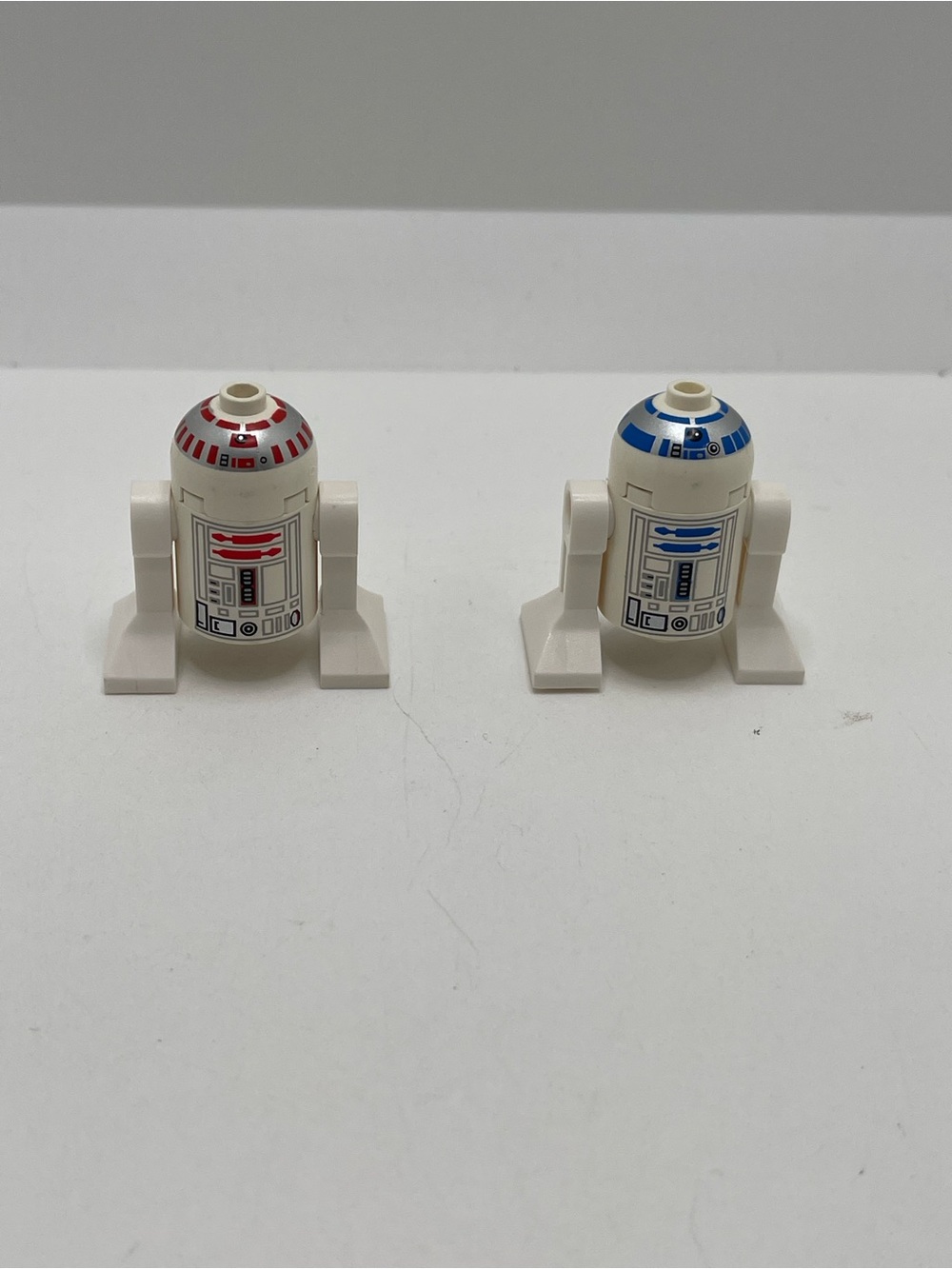 Lego Star Wars Lot of 2 Droids R5-D4 & R2-D2 Mini Figures Red & Blue
